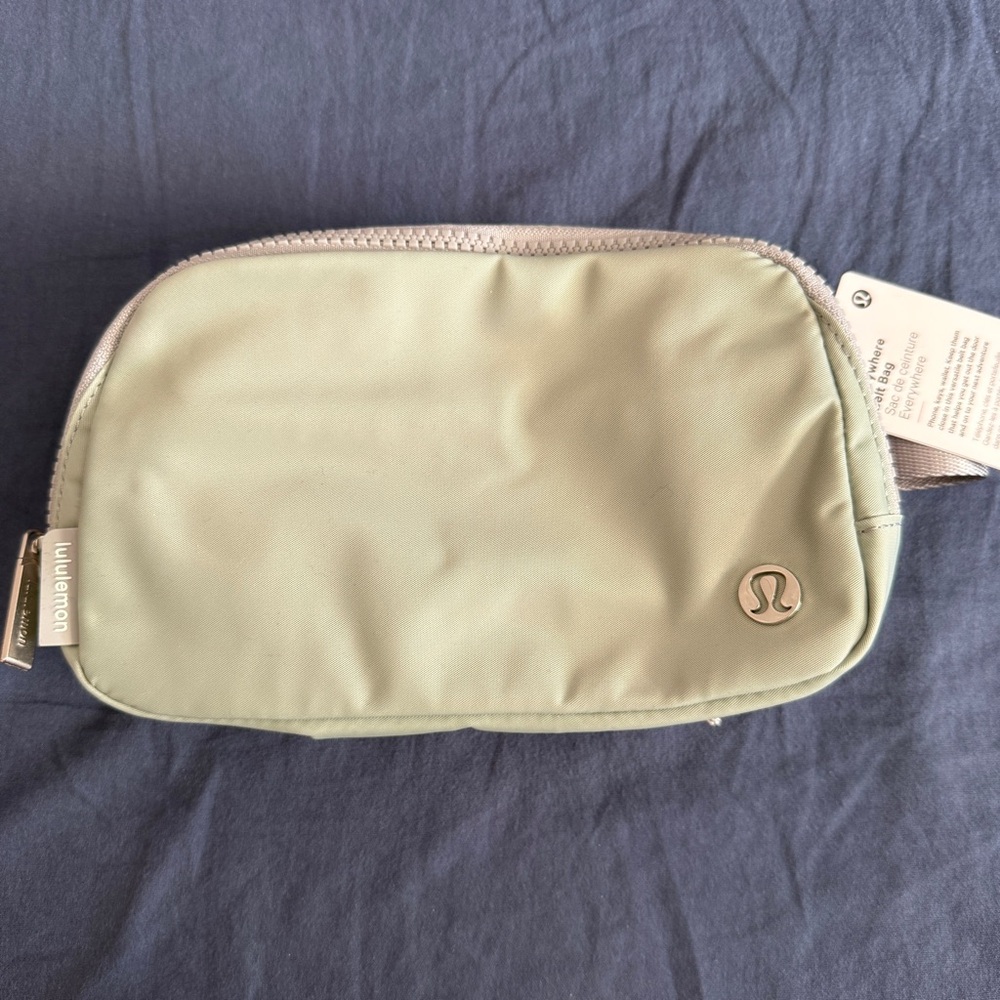 Lululemon everywhere belt bag